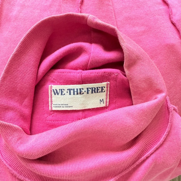 Free People Slim Ribbed Turtleneck in Berry, Sz M - Picture 8 of 8